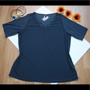 NWT Torrid Women’s 4K Grey ITY V-Neck Top